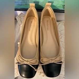 Modatope Two-Tone Beige and Black Flats